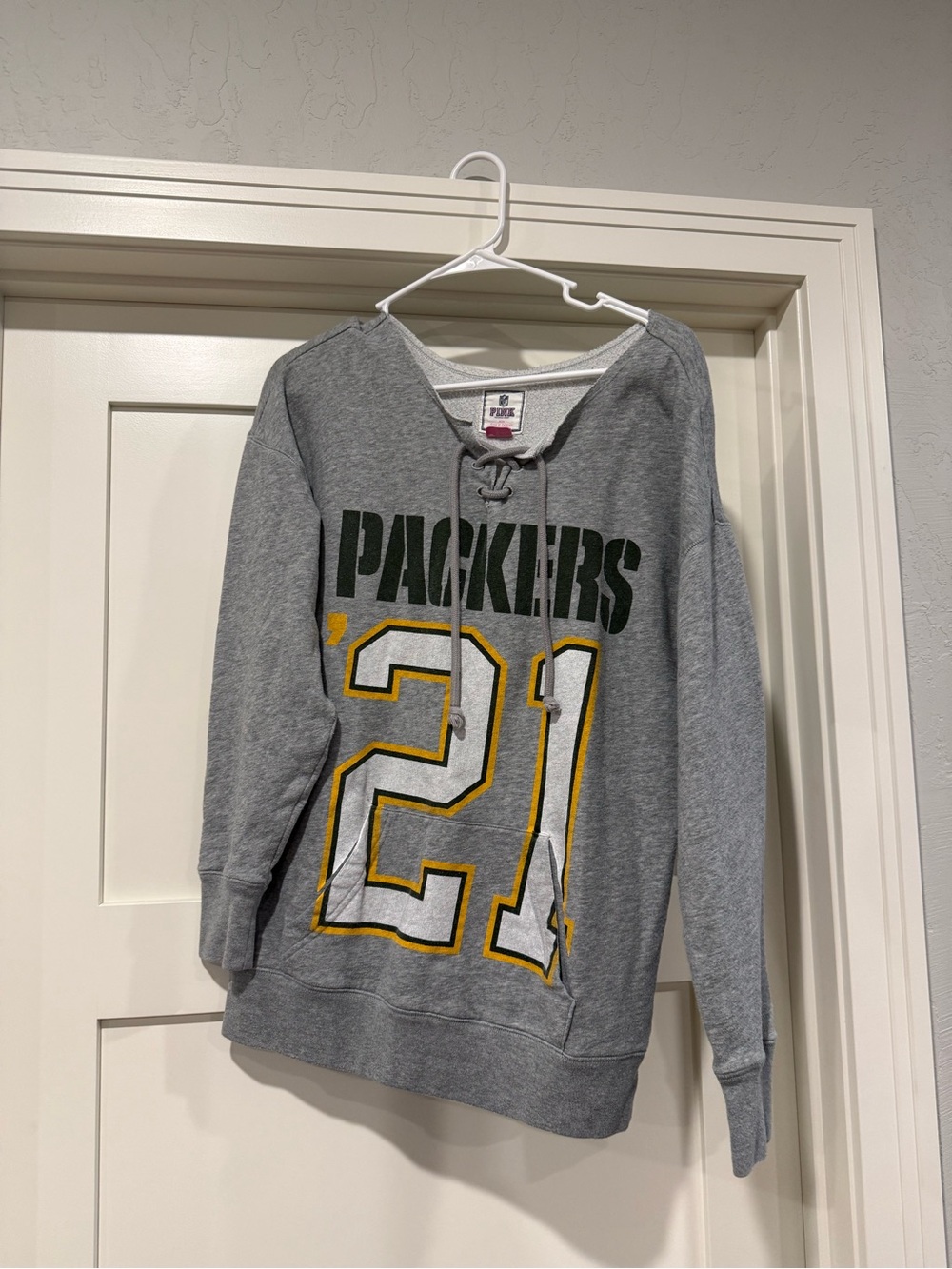 Women’s Victoria’s Secret PINK Green Bay Packers Lace-Up Sweatshirt